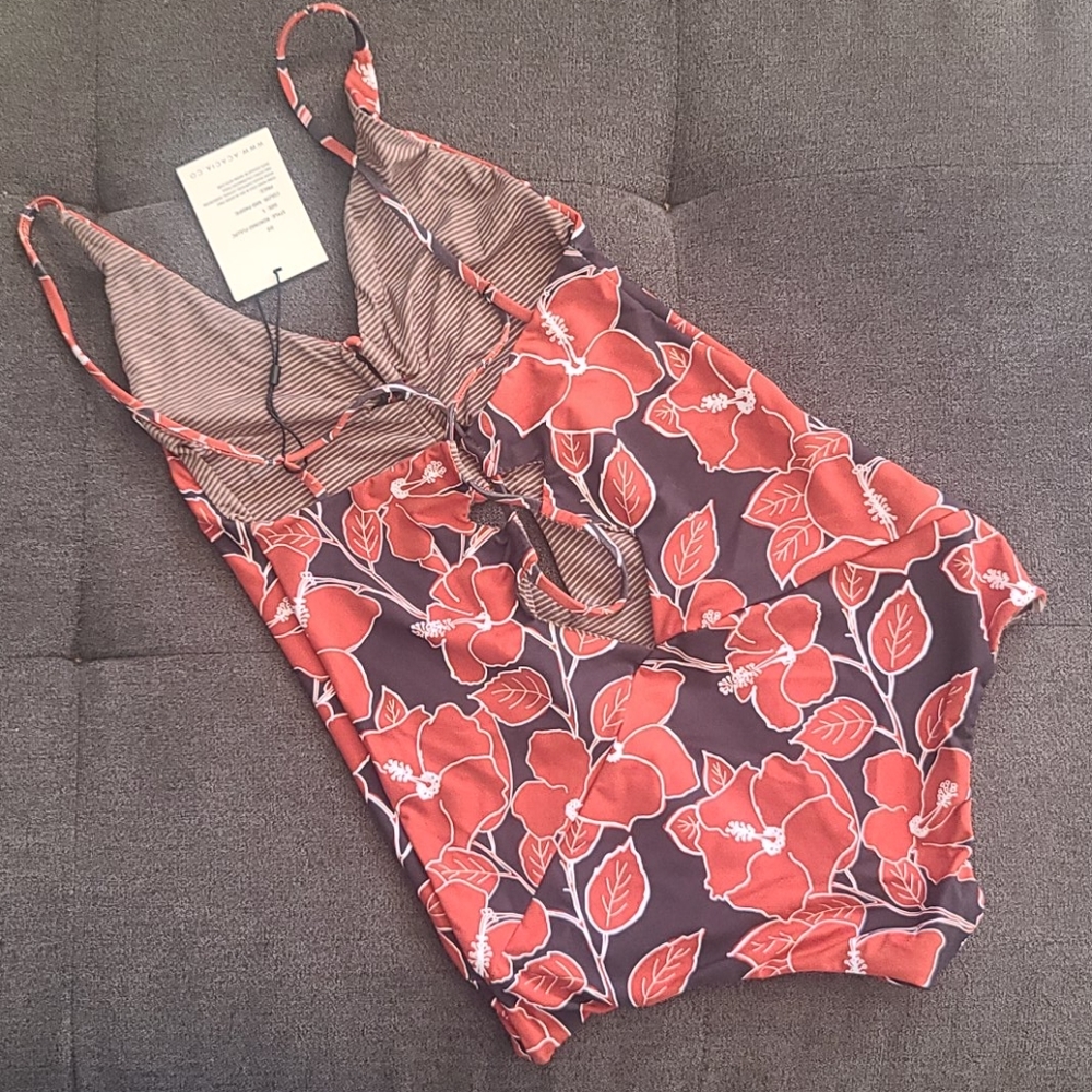 New acacia mid pacific kokomo one-piece S swimwear hibiscus red black floral NWT - Picture 7 of 11